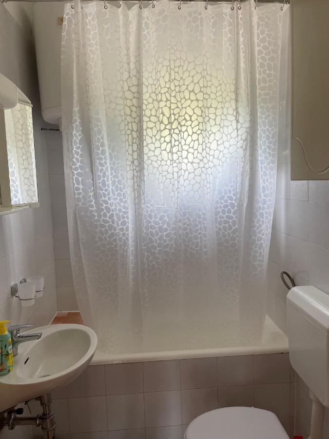 Apartman Emilija Vinišće 外观 照片