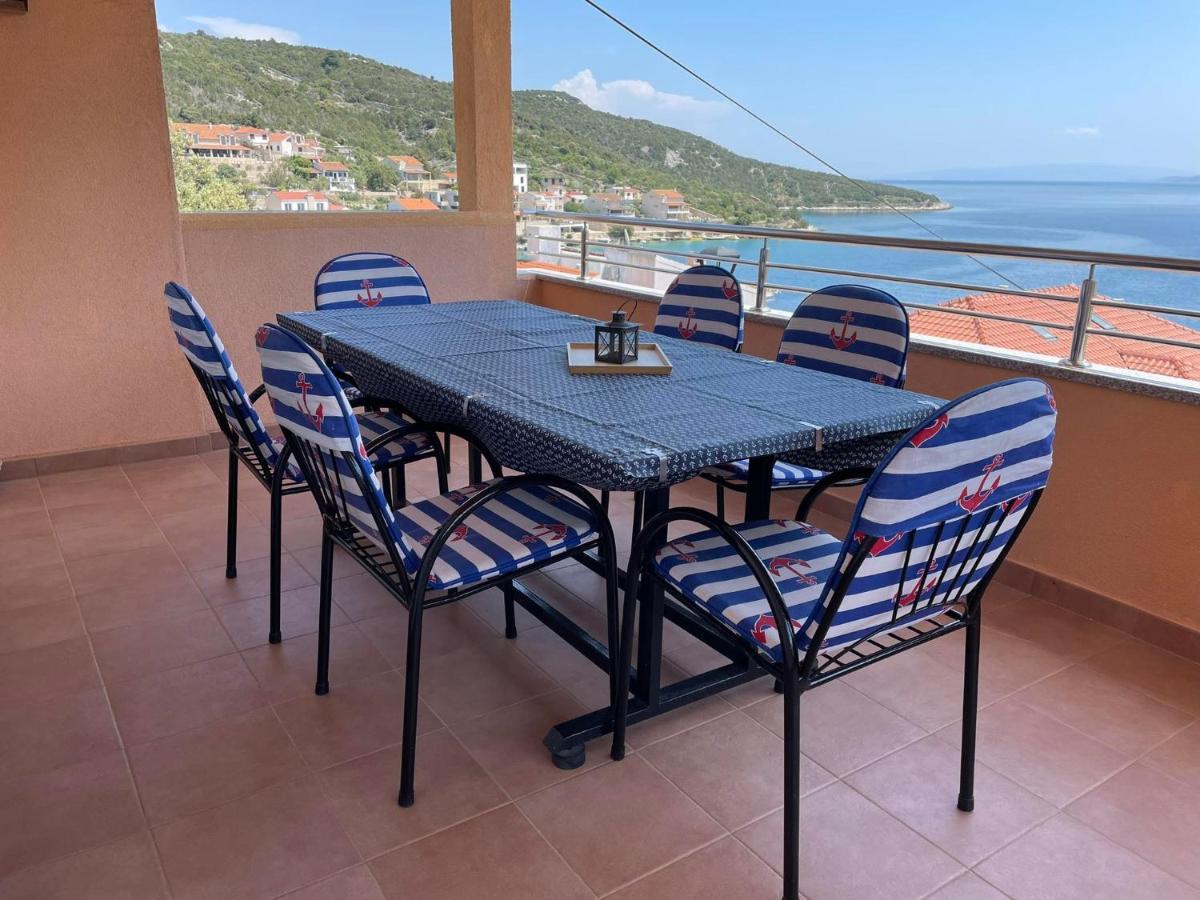 Apartman Emilija Vinišće 外观 照片