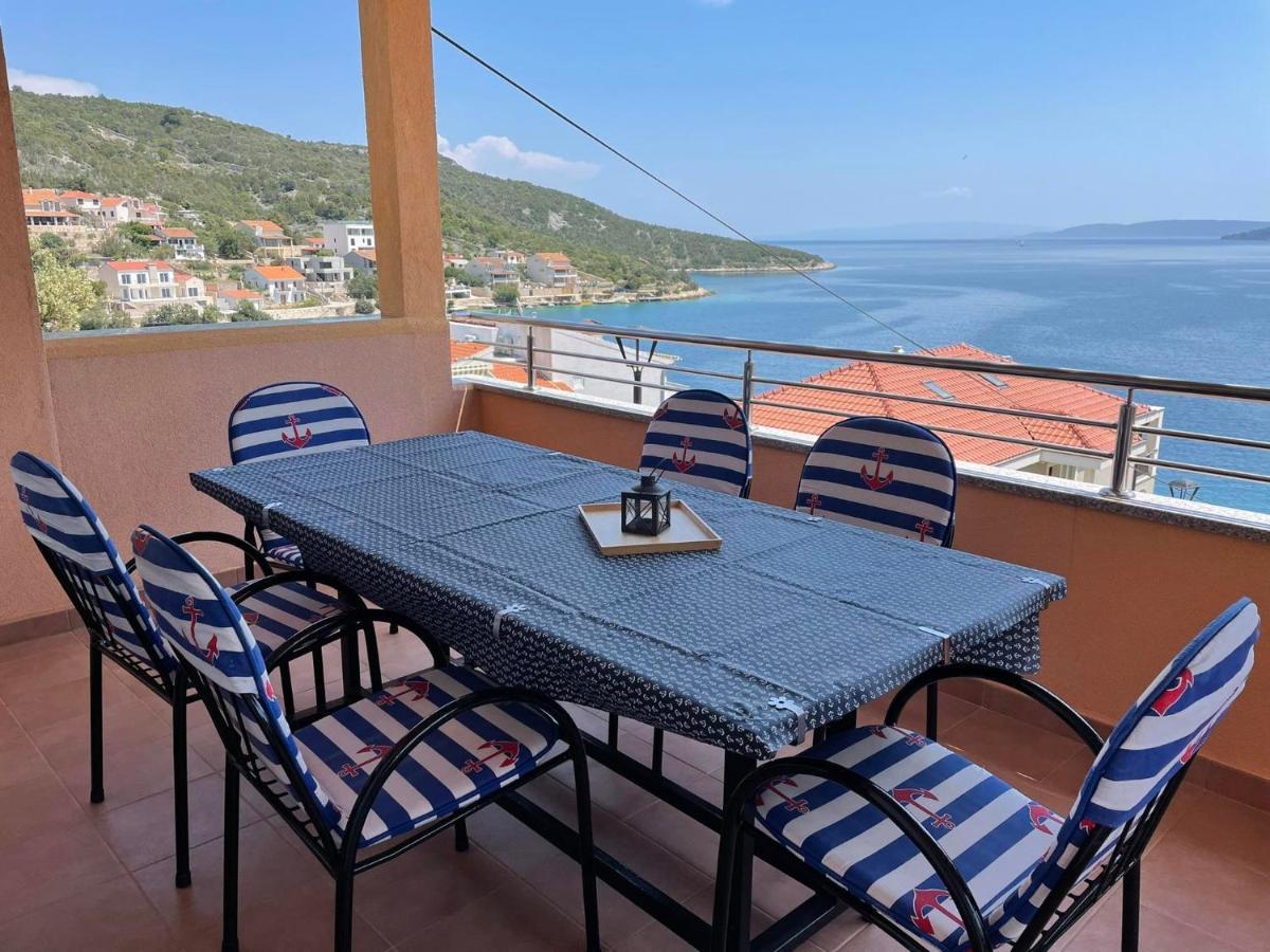 Apartman Emilija Vinišće 外观 照片