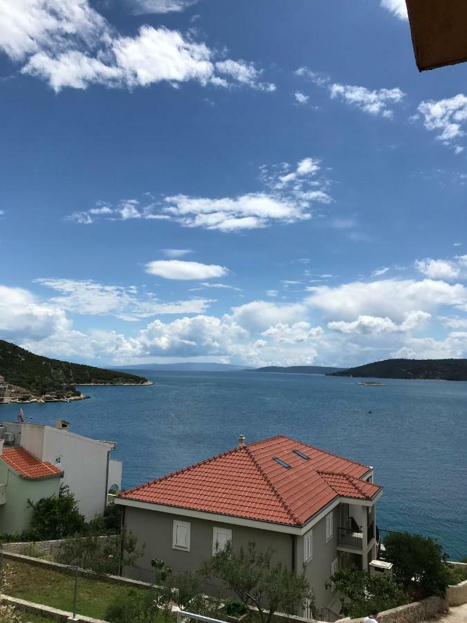 Apartman Emilija Vinišće 外观 照片